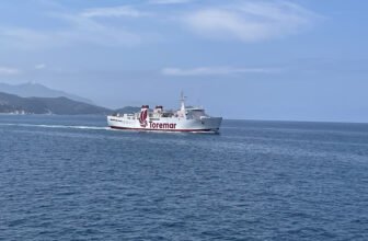 Toremar-Fähre von Portoferraio nach Piombino.