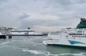 Calais Dover – Fähren im Hafen von Dover