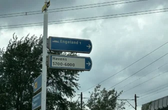 Wegweiser für die Fähre nach England