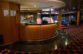 Die Bar an Bord der Pride of Hull.