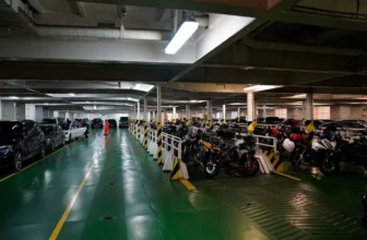 Das Autodeck der P&O-Fähre von Rotterdam nach Hull