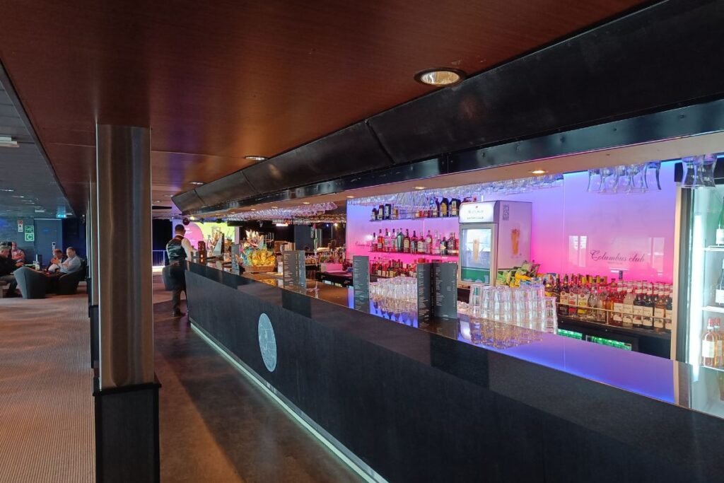 Bar an Bord der Fähre Amsterdam - Newcastle