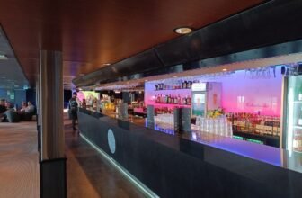 So sieht die große Bar an Bord der DFDS-Fähre aus.