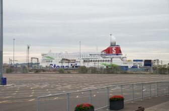 Die Stena-Fähre im Hafen von Harwich