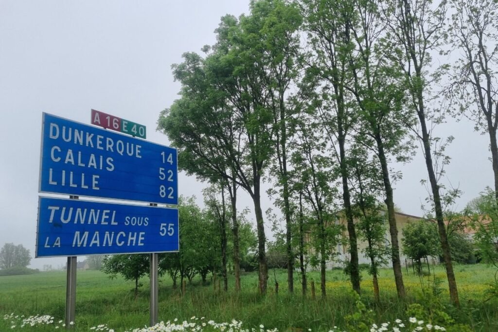 Verkehrsschilder zum Eurotunnel