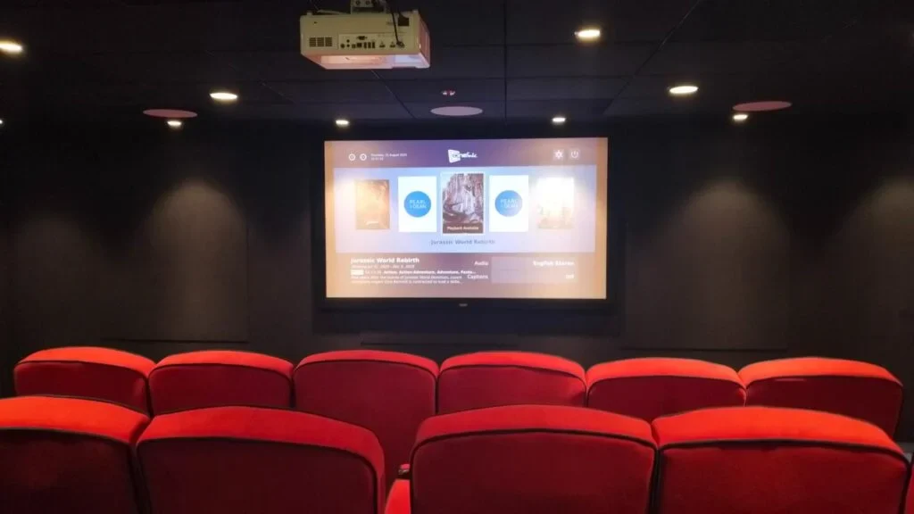 Kino an Bord der Fähre Santona