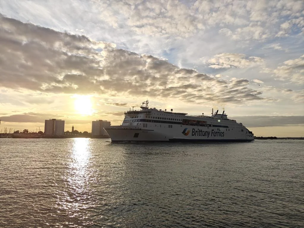 Die Fähre Galicia von Brittany Ferries im Hafen von Portsmouth