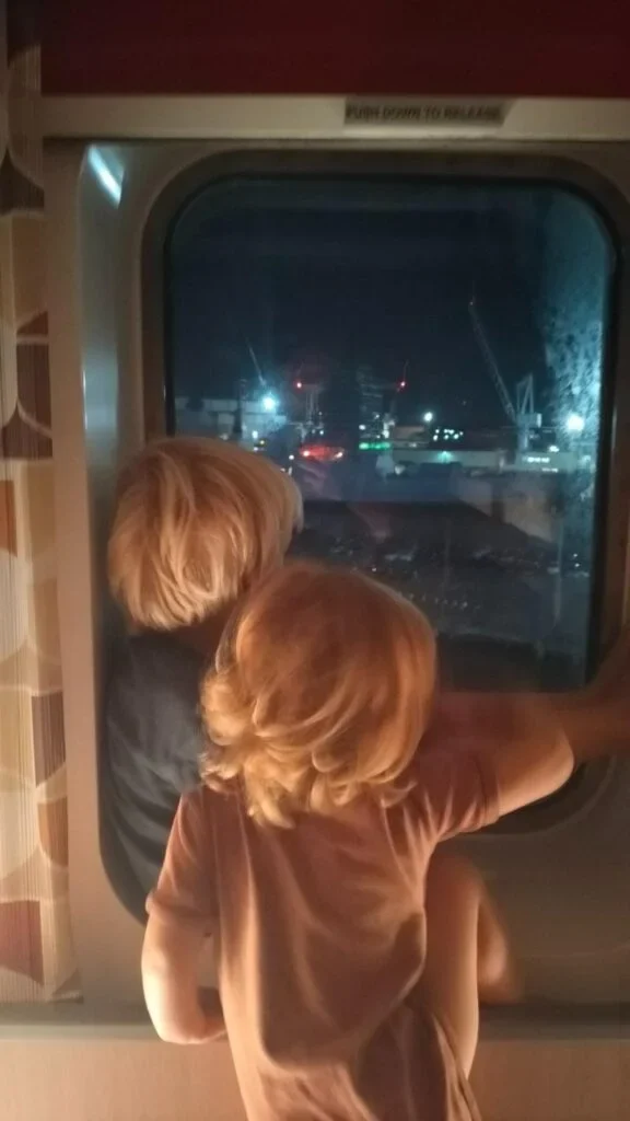 Blick auf den Hafen von Portsmouth aus der Kabine