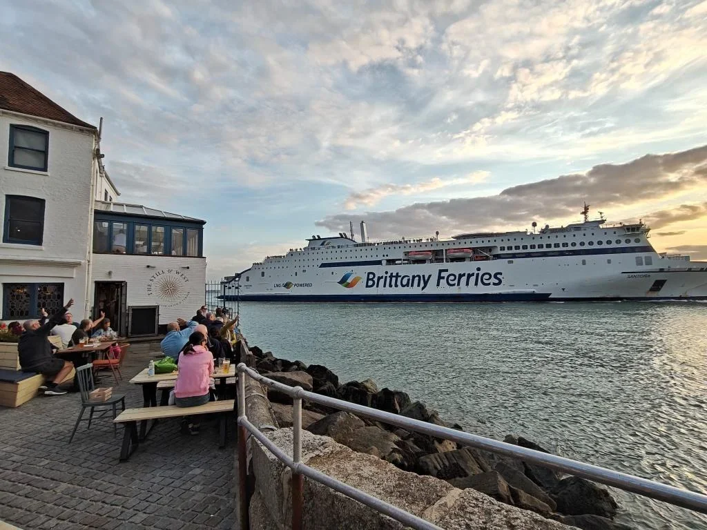 Die Fähre „Santona“ von Brittany Ferries im Hafen von Portsmouth