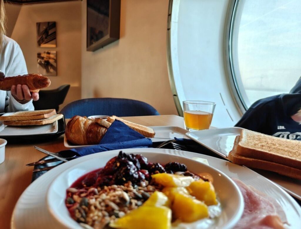 Frühstück auf Stena Line mit Meerblick