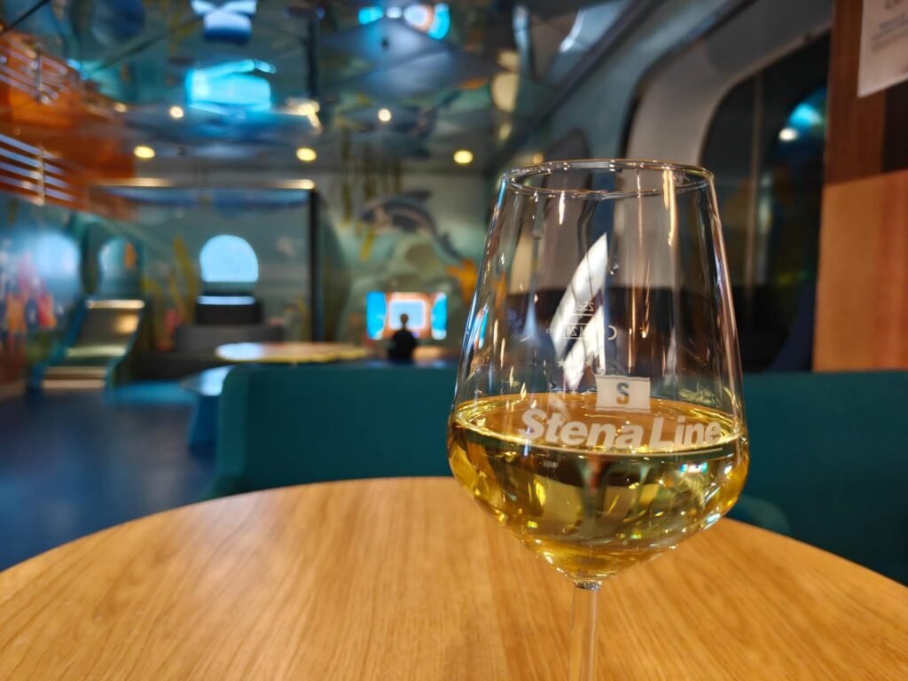 Wein in der Nähe von Happy World auf der Stena Hollandica